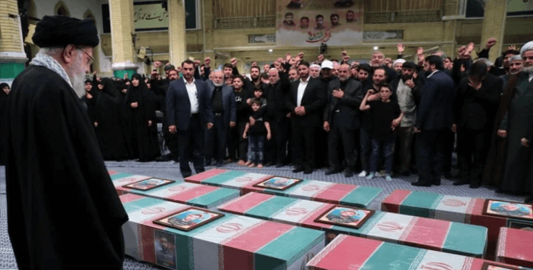 İran'ın Şam konsolosluğuna yapılan saldırıda ölenler için Tahran'da tören düzenlendi