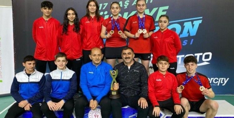 Erzincanlı badmintoncular 4 farklı branşta Türkiye şampiyonluğu kazandı

