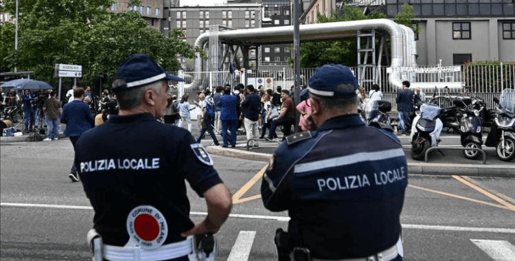 İtalya'da NATO'ya yönelik protesto yürüyüşüne polisin müdahalesi sonucu 8 kişi yaralandı