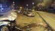 Maltepe’de karşı yönlerden gelen 2 otomobil çarpıştı
