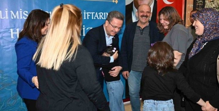 Vali Enver Ünlü ve Eşi Sema Ünlü, koruyucu aileler ve çocuklarıyla iftar yaptı