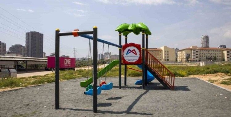 Mersin Büyükşehir Belediyesi, okul ve mahallelere çocuk oyun grupları kurdu
