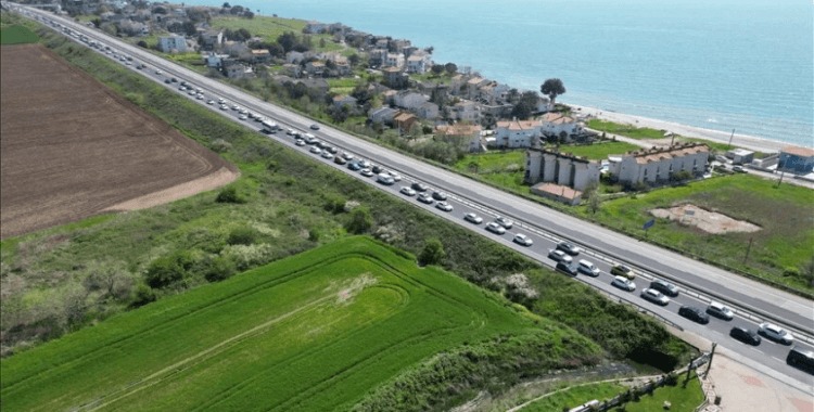 Tekirdağ-İstanbul kara yolunda trafik yoğunluğu yaşanıyor