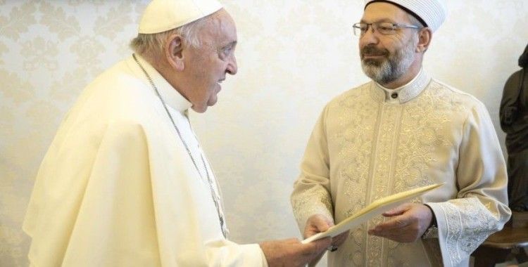 Diyanet İşleri Başkanı Erbaş, Vatikan’da Papa Fransuva ile görüştü