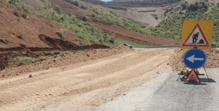 Siirt’te yağış sonrası yol çöktü