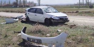 Takla atan otomobilin sürücüsü kazayı şans eseri hafif yaralı atlattı
