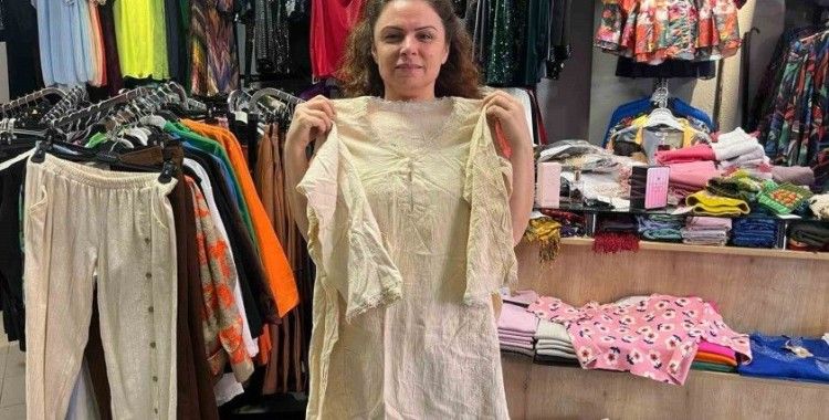 125 yıllık göyneğe gözü gibi bakıyor