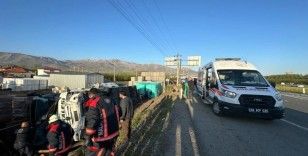 Malatya'da otomobille çarpışarak devrilen otobüsteki 15 kişi yaralandı