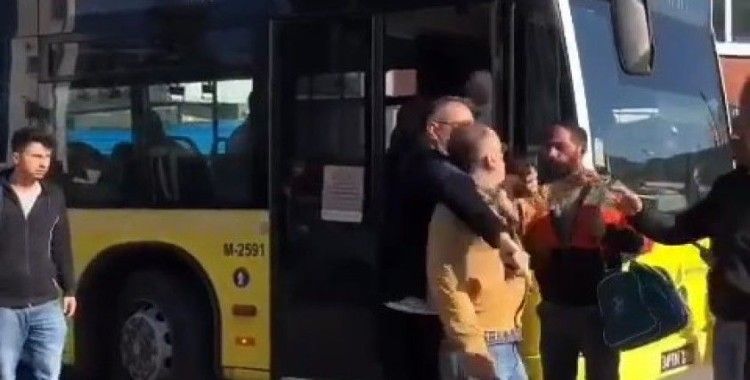 Ümraniye’de ticari taksi sürücüsü otobüs şoförüne levye ile saldırdı

