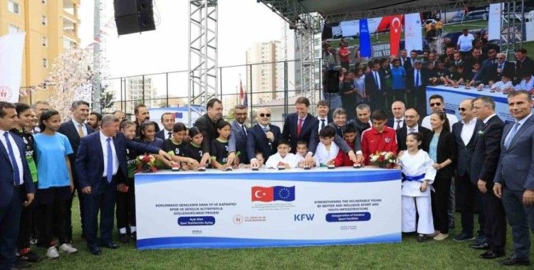Adana’da açık saha tesislerinin toplu açılışı düzenlendi
