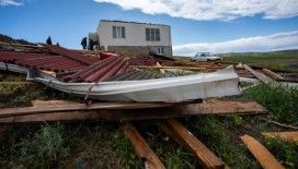 Ankara'da şiddetli rüzgar nedeniyle bir evin çatısı uçtu