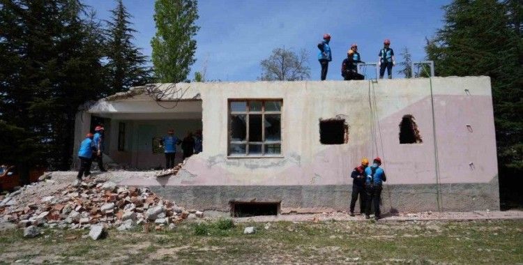 Niğde’de UMKE ekiplerine arama kurtarma eğitimi verildi