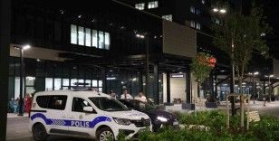 İzmir’de doktor ve sağlık çalışanları kendilerini odaya kilitledi, tehdit şüphelisi tutuklandı
