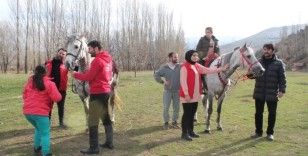 Bayburt’tan özel çocuklar ilk defa atlarla tanıştılar
