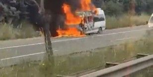 TEM'de minibüs alev alev yandı