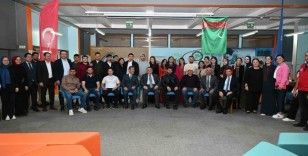 Rektör Özölçer, Türkmenistanlı öğrencilerle buluştu
