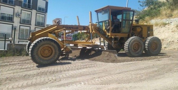 Kuşadası Belediyesi yol yapım çalışmalarına devam ediyor
