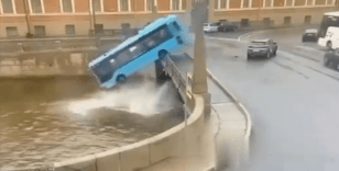Rusya'da yolcu otobüsünün nehre düşmesi sonucu 4 kişi öldü