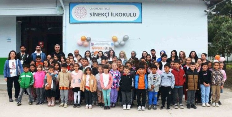 ÇOMÜ’lü öğrenciler AFAD ile birlikte çocuklara deprem eğitimi verdi