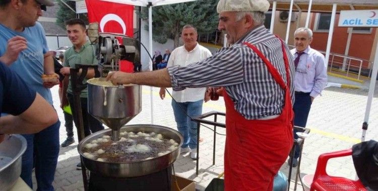 Hisarcık’ta hastane personelinden lokma ikramı
