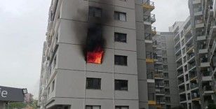 İzmir'de 8 katlı sitede yangın paniği