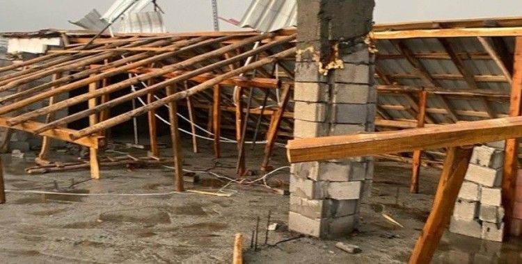 Fırtına Kulp’ta evin çatısını uçurdu