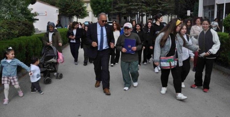 Yeni çıraklar yetiştirmek için 77 yaşında tekrar öğrenci oldu