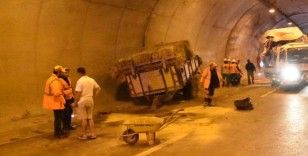 Sinop'ta traktör ile yolcu minibüsü çarpıştı: 11 yaralı