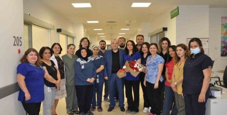 Manisa Şehir Hastanesi yönetiminden yılın hemşiresine tebrik