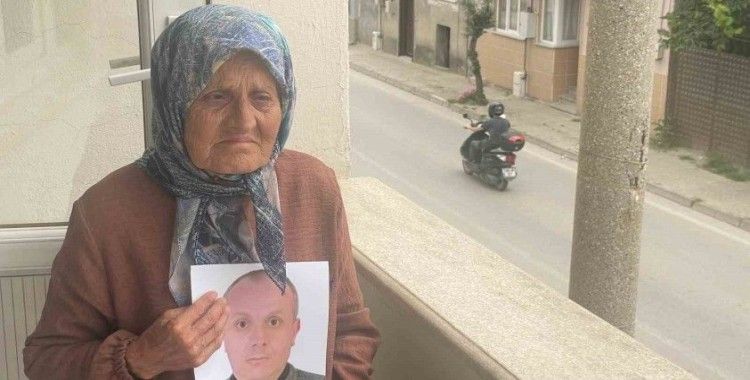 (Özel) 20 gündür ağlamaktan gözyaşları kurudu...96’lık Zeliha Nine 20 gündür balkonda evladını bekliyor