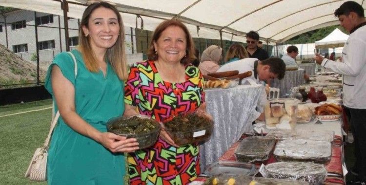 Fındığın yaprağından sarma yaptılar
