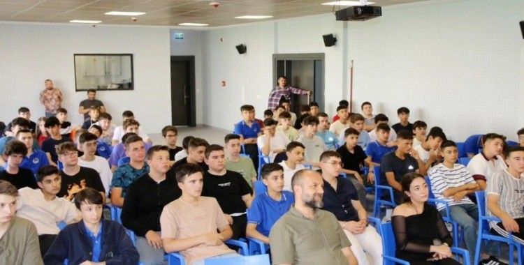 Öğrenciler, deneyimli isimler bir araya gelmeye devam ediyor
