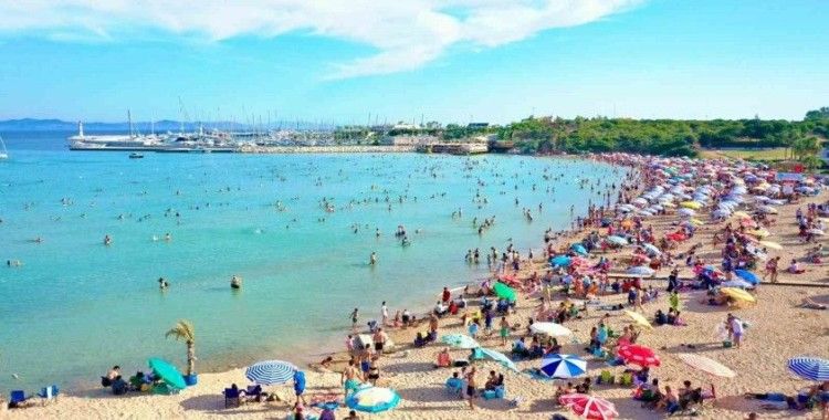 Didim sahillerinde ‘iğne atsan yere düşmez görüntüler’ oluştu