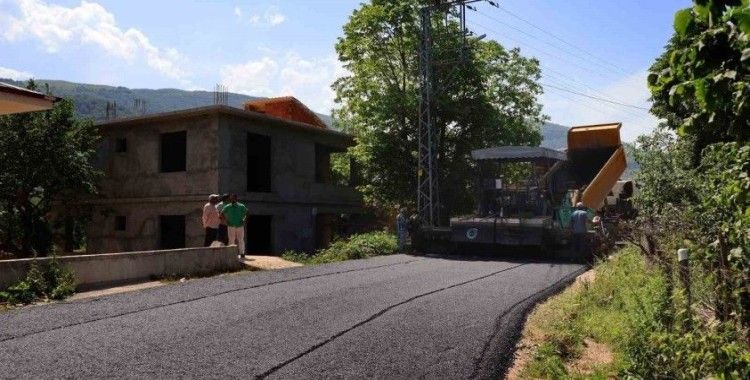 Ordu’nun kırsal yol ağında sıcak asfalt çalışmaları sürüyor