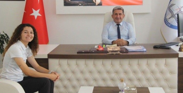 Menteşe İlçe Milli Eğitim Müdürü Kömürcü şampiyon sporcuyu ağırladı