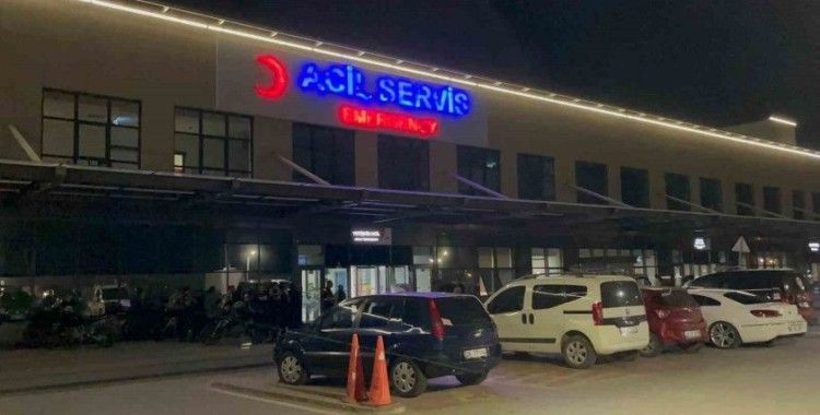 Parkta çıkan bıçaklı kavgada 1’i ağır 2 kişi yaralandı
