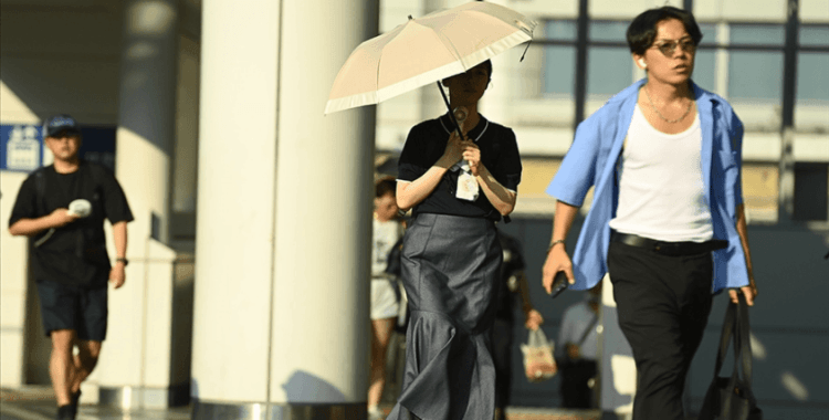 Japonya'da yükselen sıcaklıklar sebebiyle 'güneş çarpması' uyarısı verildi