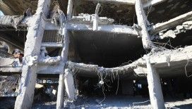İsrail'in Gazze'de iki okula düzenlediği saldırıda aralarında çocukların da olduğu 15 kişi öldü