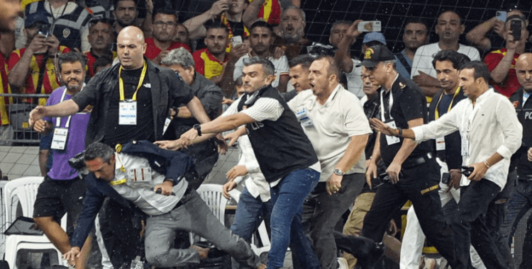 Göztepe-Fenerbahçe maçında Ali Koç'a saldırı