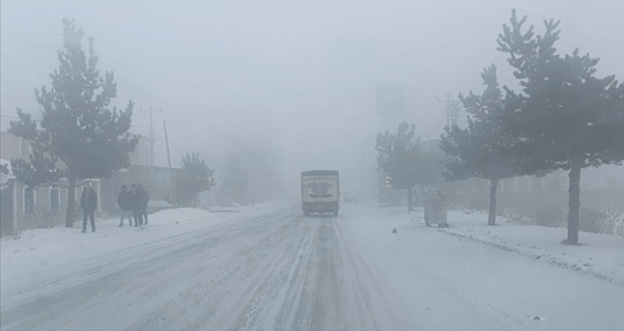 Bazı şehirlerde kar ve sis etkili oldu