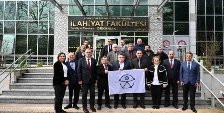 BEUN İlahiyat Fakültesine Erişilebilirlik Belgesi ve Erişilebilirlik Logolu bayrak takdim edildi
