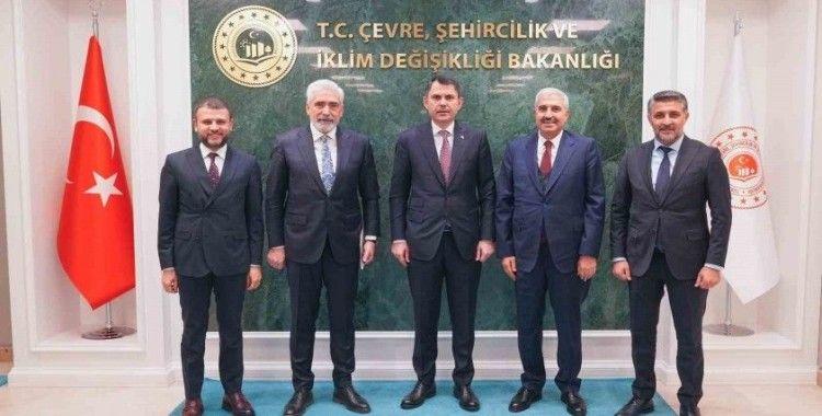 Eğil ve Hazro belediye başkanları Bakan Kurum ile görüştü
