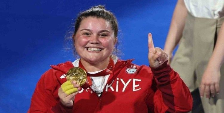 Öznur Cüre Girdi, yılın paralimpik kadın sporcusu seçildi
