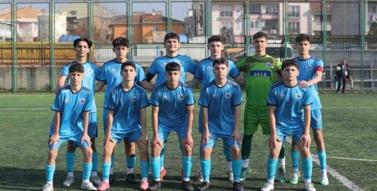Gemlik Belediyespor U16 takımı namağlup şampiyonluğa koşuyor
