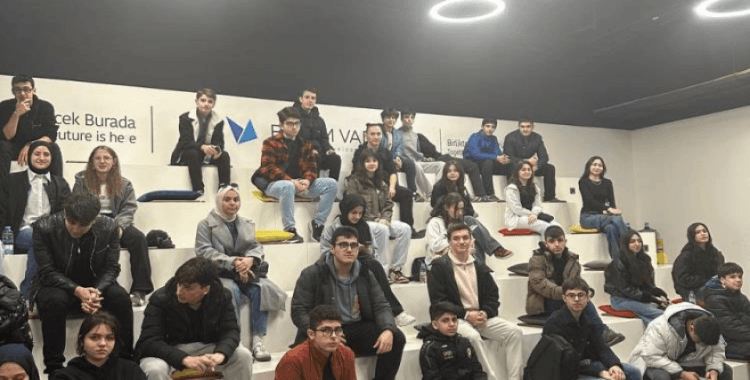 Gençler Bilişim Vadisi'ni gezdi