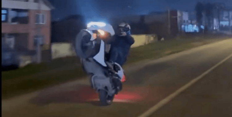 Motosiklet ile tehlikeli hareketler yapan sürücü, cezadan kaçamadı