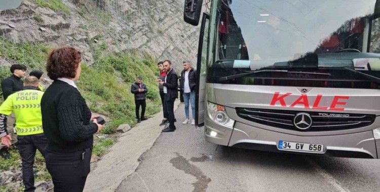 Kale Turizme ait otobüs tünelde kaza yaptı, yolcular ölümden döndü
