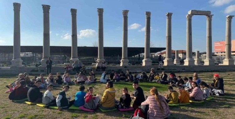 İzmirli çocuklar, yarıyıl tatilinde eğlenerek öğrendi
