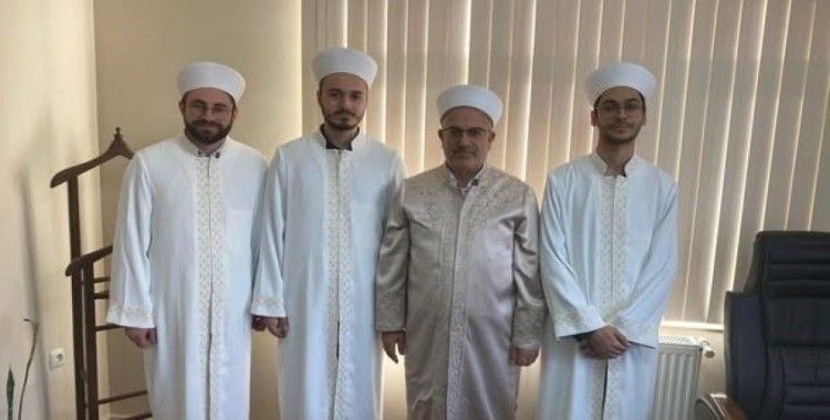 Emet’te yeni atanan 3 din görevlisine cübbe ve fes giydirildi
