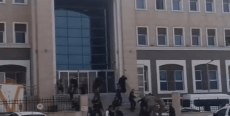 Şanlıurfa'da adliye önünde husumetli aileler arasında kavga: 16 yaralı, 15 gözaltı